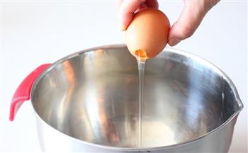 鸡蛋壳布丁的做法图解1