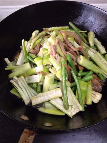竹笋豆角肉丝青红椒鸡蛋韭菜炒面的做法步骤1