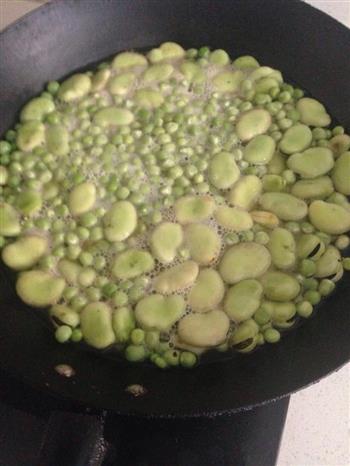 腊肉蚕豆豌豆焖饭的做法步骤7
