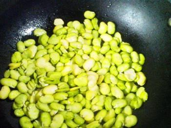 清炒蚕豆的做法步骤2