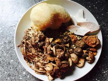 全素菌菇汤的做法步骤1