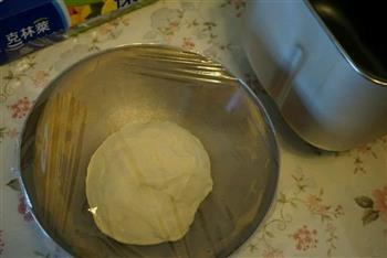 酸奶豆沙小面包的做法步骤2