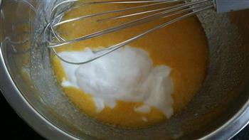 酸奶戚风蛋糕的做法步骤3