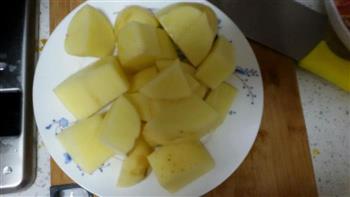 好吃的土豆焖鸡块，简易做法的做法步骤3
