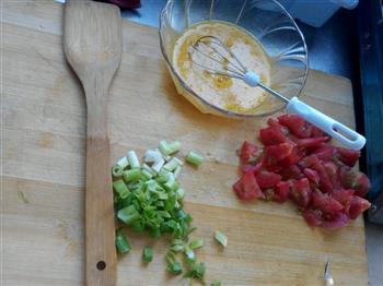 鸡蛋西红柿打卤面炒面版的做法步骤1