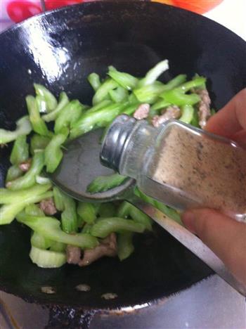西芹炒肉片的做法步骤10