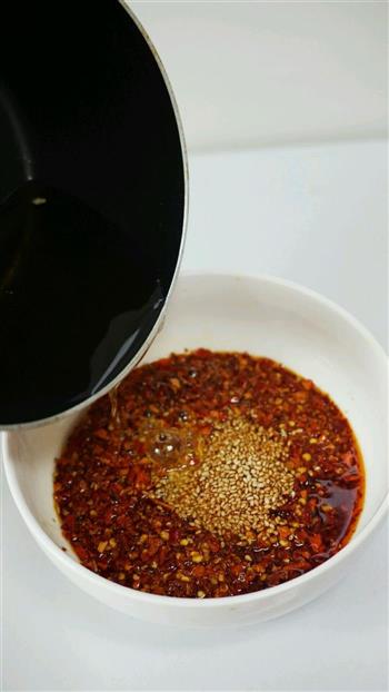 白切肉辣椒红油面的做法步骤6