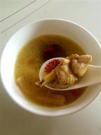 竹荪香菇炖鸡汤的做法步骤3