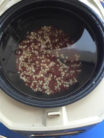 零难度祛湿佳品—红豆薏米粥的做法步骤1