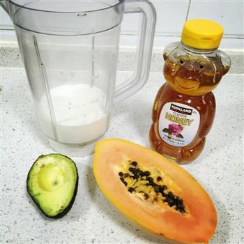 木瓜牛油果奶昔的做法步骤1
