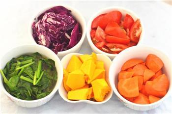 五彩缤纷蔬菜面条的做法步骤1