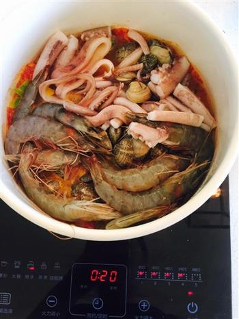 杨小妞的海鲜杂烩汤的做法图解2