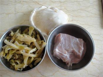 白灵菇榨菜炒肉丝的做法步骤1