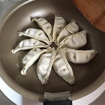 杨的翡翠冰花煎饺的做法步骤2