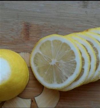 美颜瘦身柠檬醋的做法步骤3