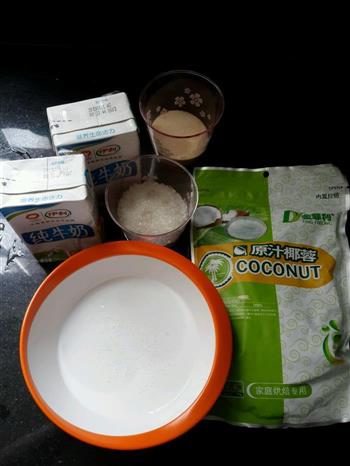 椰蓉牛奶椰汁糕的做法步骤1