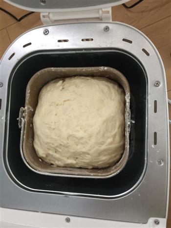 面包机做牛奶馒头的做法步骤3