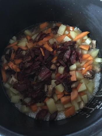 腊肉香菇土豆闷饭的做法步骤3
