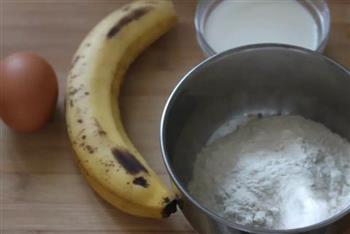 简单几个步骤做出超好吃的香蕉松饼的做法步骤1