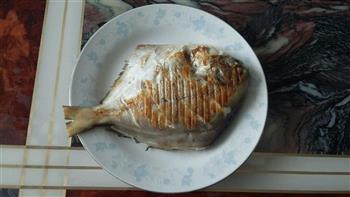 干煎鲳鳊鱼的做法图解7