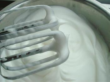 酸奶蔓越莓戚风的做法步骤2