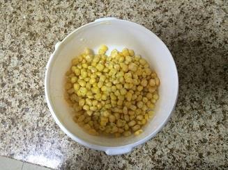 玉米沙拉小餐包的做法步骤2