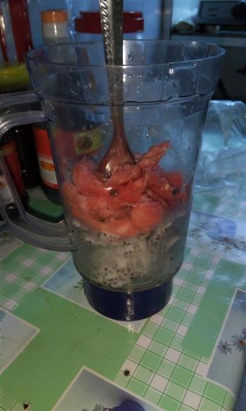 火龙果西瓜汁的做法步骤1
