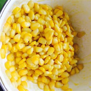 蛋黄椒盐玉米粒的做法步骤4