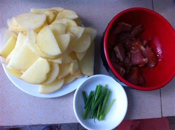 橄榄菜土豆烧肉片的做法步骤1