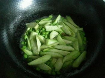 绿色心情版丝瓜炒毛豆籽的做法步骤3