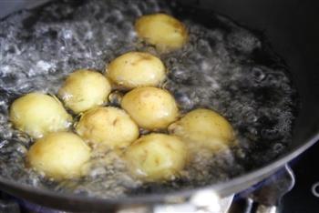 糖渍浆果盘+盐烤小土豆的做法步骤3