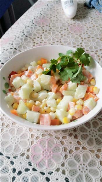 松仁玉米蔬菜沙拉的做法图解1