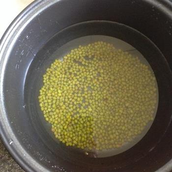 夏季消暑绿豆汤的做法图解1