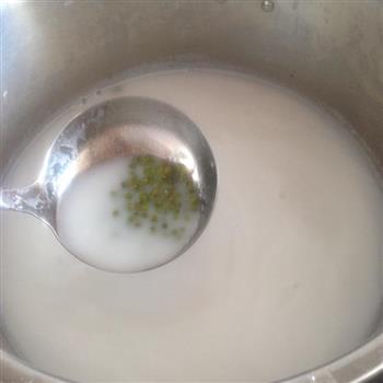 椰奶番薯绿豆汤的做法图解2
