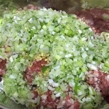 猪肉白菜水饺的做法步骤1