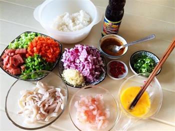 酸辣鲜香泰式海鲜炒饭的做法步骤2