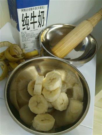 自制香蕉牛奶冰棒的做法步骤2