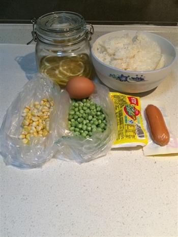 蜂蜜柠檬蛋炒饭的做法步骤1