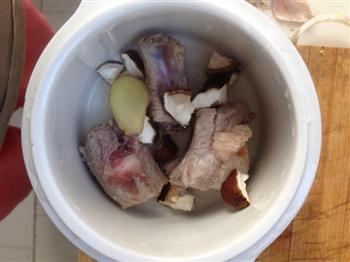 宝宝辅食香菇排骨汤的做法步骤3