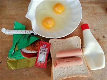创意早餐-面包肉松被蛋卷的做法步骤1