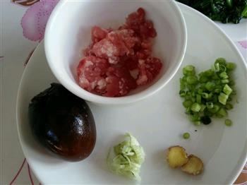 菠菜皮蛋瘦肉粥的做法步骤1
