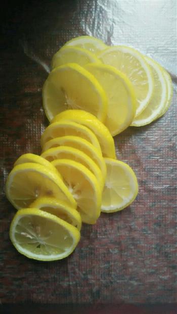 减肥美容柠檬蜂蜜水的做法步骤2
