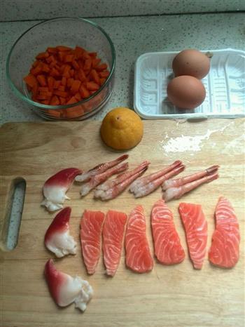 三文鱼海鲜炒饭的做法步骤1