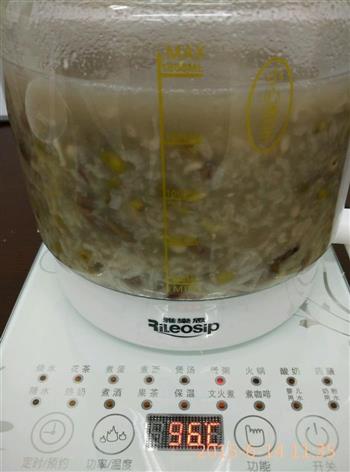 薏米绿豆赤小豆粥的做法步骤1