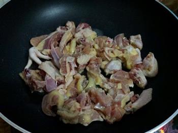香菇焖鸡的做法步骤5