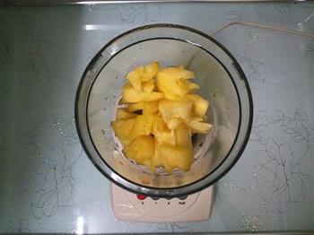 菠萝果酱-夏热里的小清新的做法步骤1