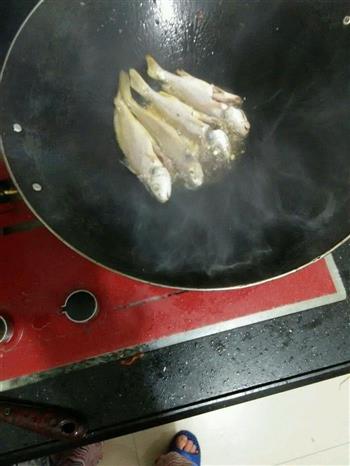 香煎小黄梅鱼的做法步骤1