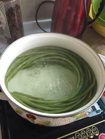 夏季开胃凉菜 姜汁豇豆的做法步骤1