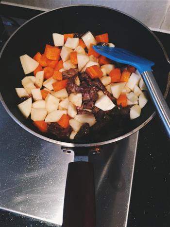 土豆胡萝卜炖牛腩的做法图解4