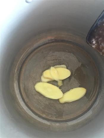 芋头萝卜排骨汤的做法步骤2